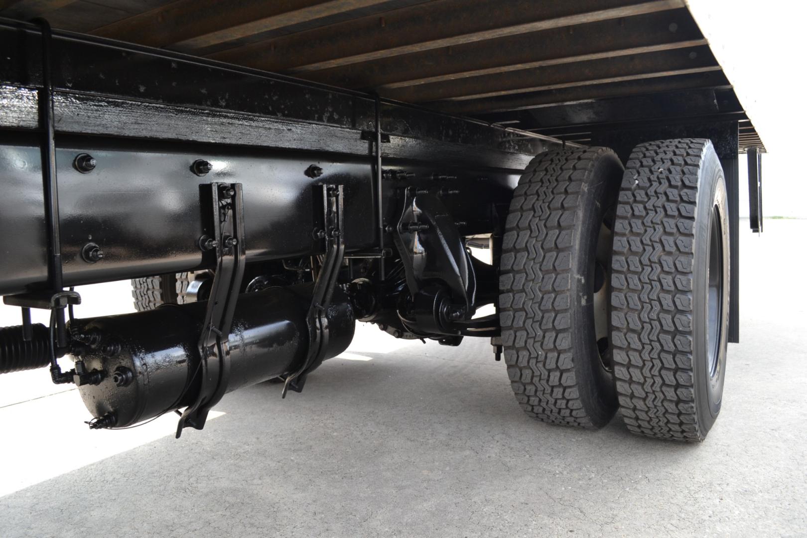 2019 WHITE /BLACK FREIGHTLINER M2-106 with an CUMMINS B6.7L 240HP engine, ALLISON 2500RDS AUTOMATIC transmission, located at 9172 North Fwy, Houston, TX, 77037, (713) 910-6868, 29.887470, -95.411903 - 26,000LB GVWR NON CDL, MORGAN 26FT BOX, 13FT CLEARANCE , 103" X 102", AIR RIDE, DUAL 50 GALLON FUEL TANKS, WALTCO 2,500LB CAPACITY STEEL LIFT GATE, POWER WINDOWS & LOCKS, COLD A/C, - Photo#9